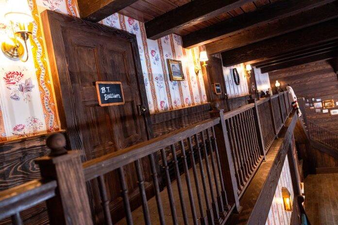 McKim's Mile House Opens at Magic Kingdom – New DVC Lounge